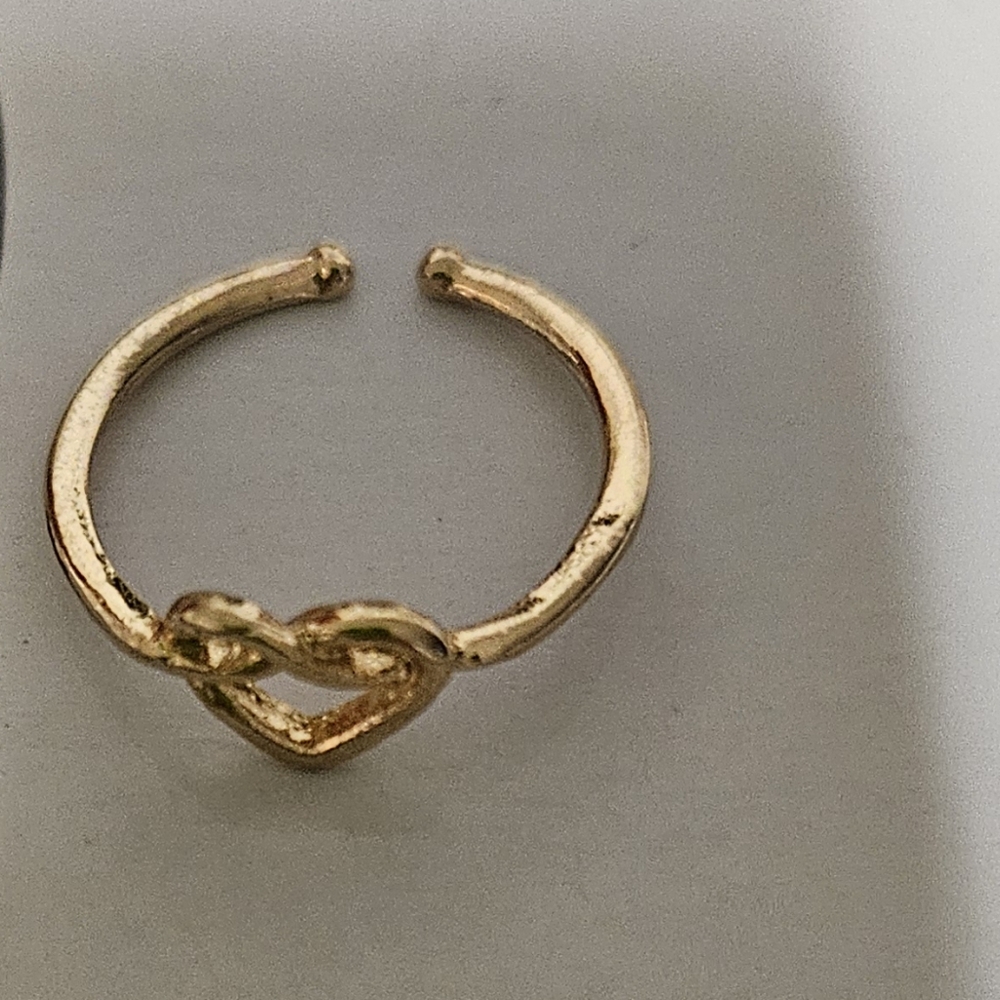 Elegant Gold-Tone Knot Ring